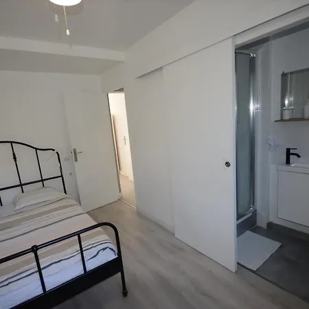 Superbe 8 Personnes 2 2 Salles De Bain Wifi Netflix Et Parking Gratuit Apartment